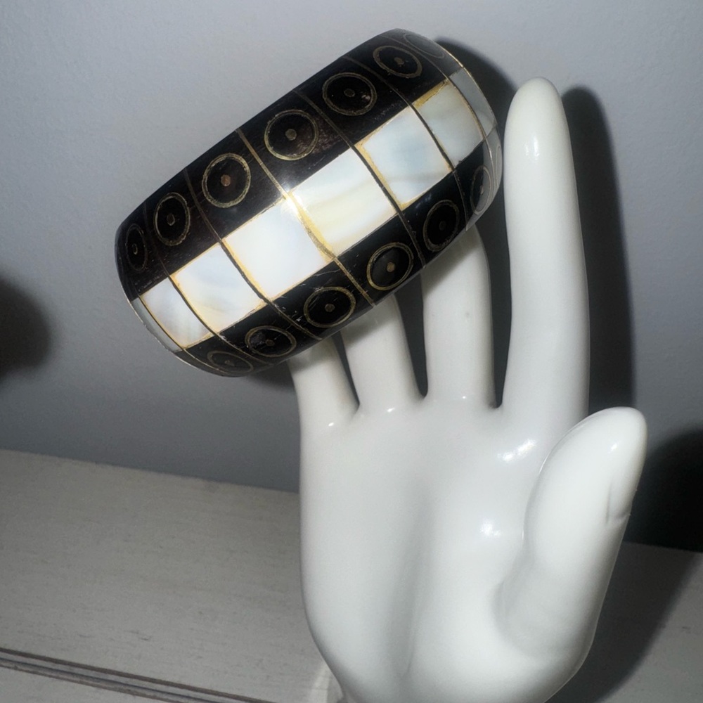 Vintage Mother of Pearl and Brass Inlay Wooden Bangle Bracelet from India - Picture 5 of 5